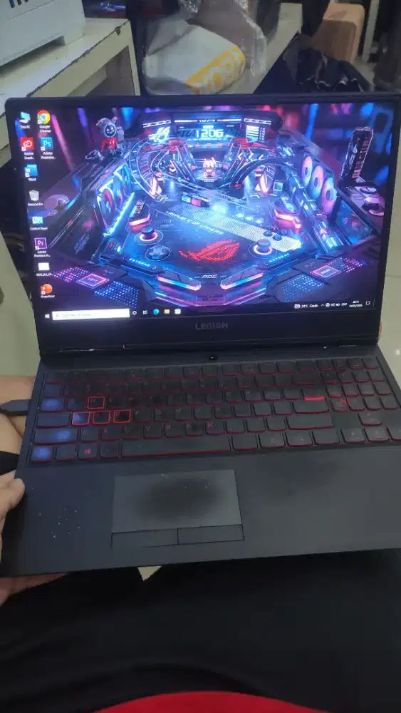 LAPTOP GAMING SERI TINGGI LENOVO LEGION