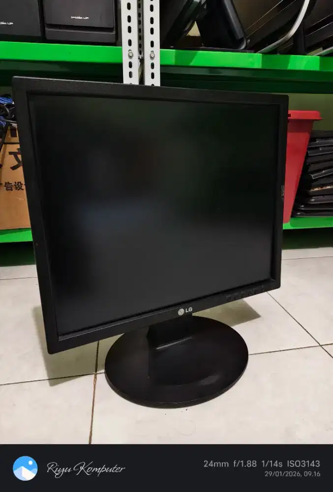 Monitor LG 17 inch kotak