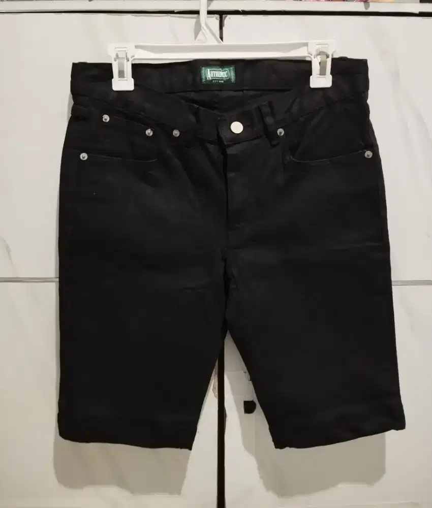 Celana pendek authentic size 32
