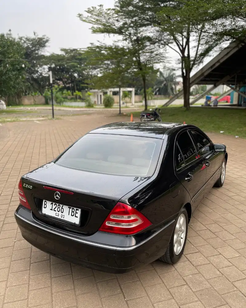 Mercedes-Benz C240 2002 Bensin