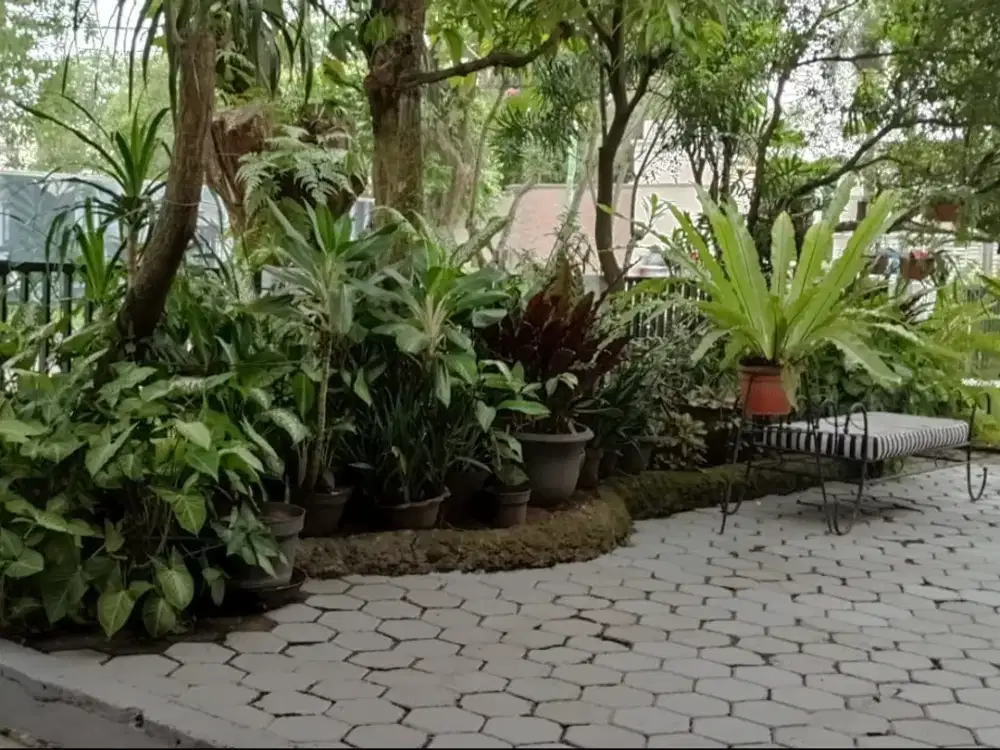 Rumah standar rapih Depan gerbang masuk Bukit Dago
