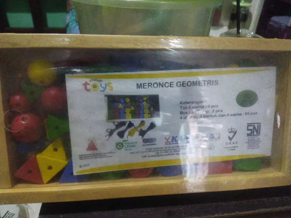 Mainan edukasi anak meronce