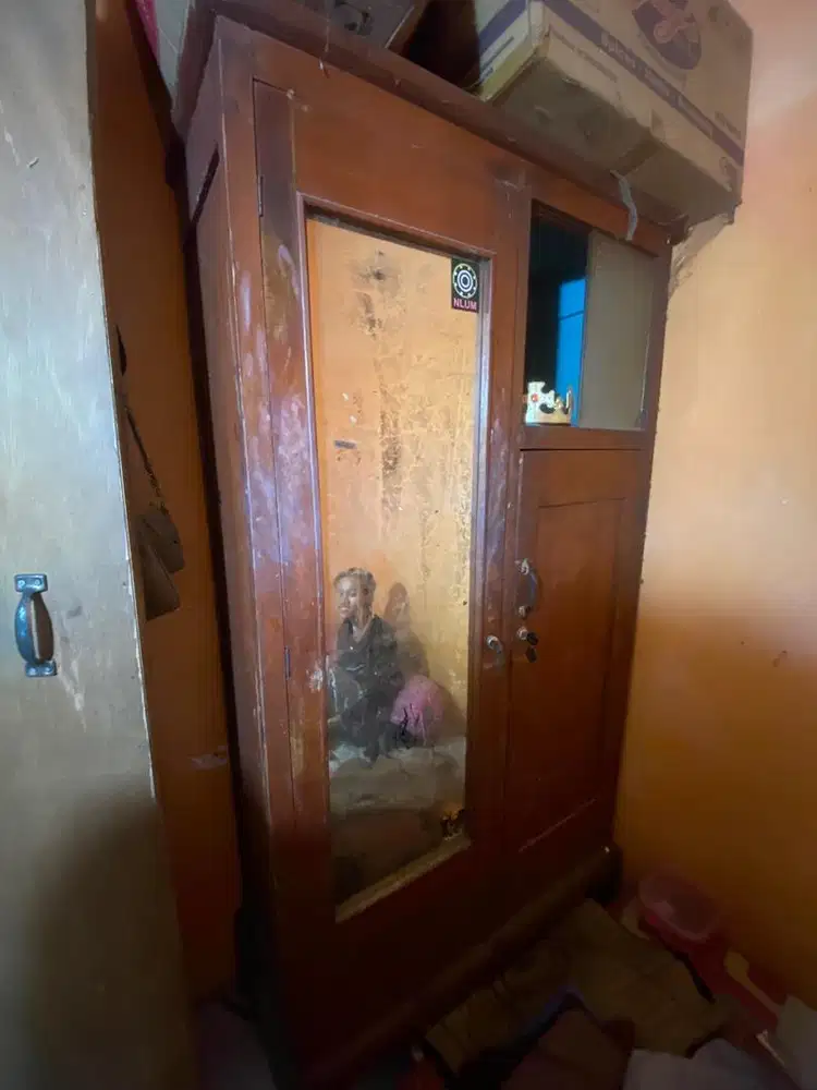 LEMARI BEKAS KAYU JATI
