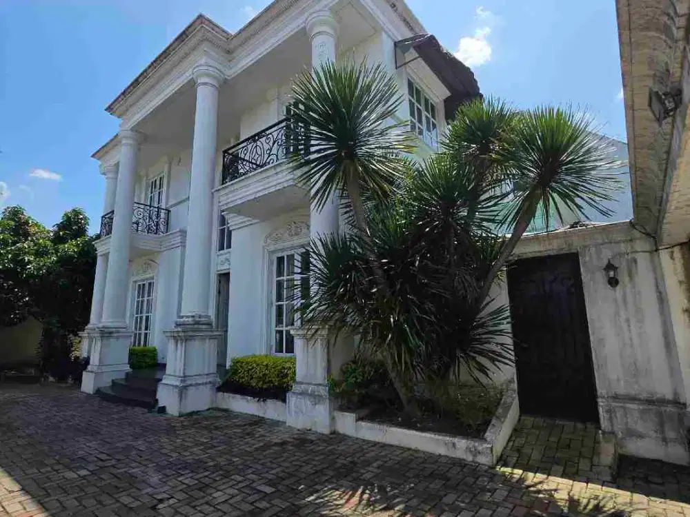 Rumah Mewah Neoklasik di Cipinang Cempedak Jatinegara Jaktim