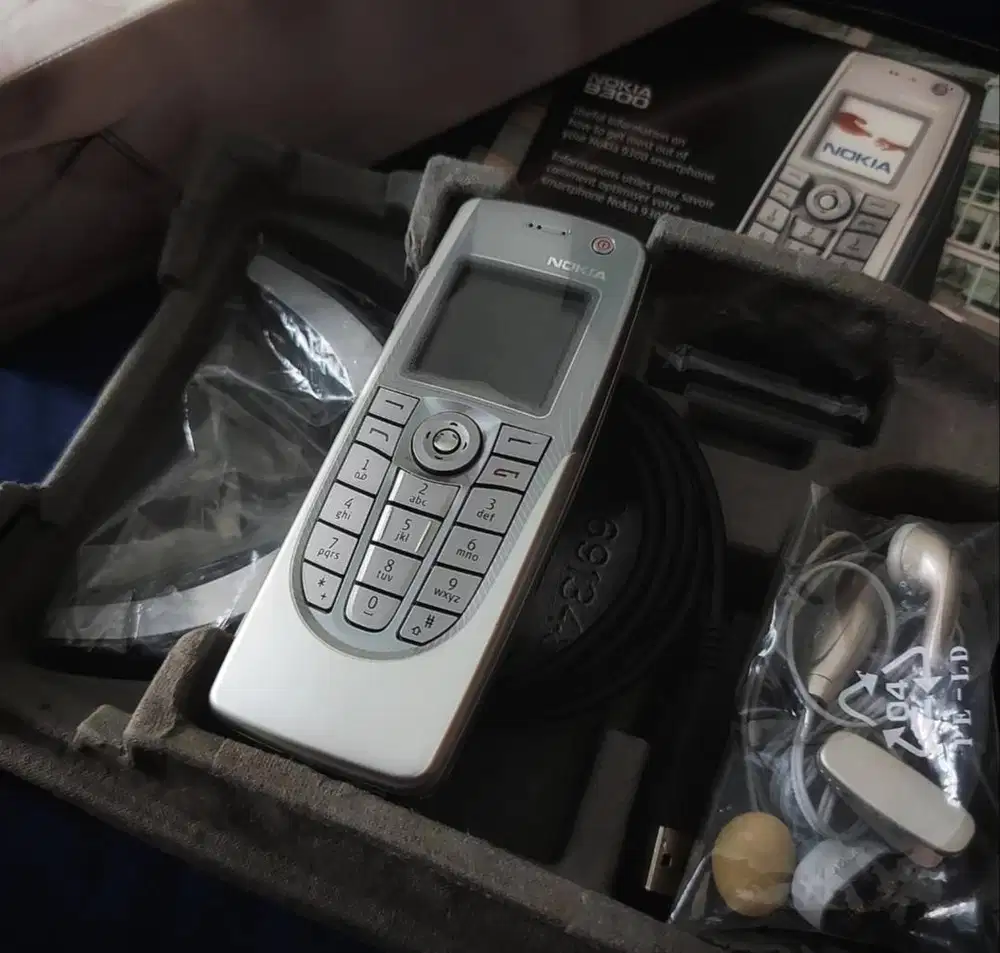 ORIGINAL NOKIA 9300 mobile phones