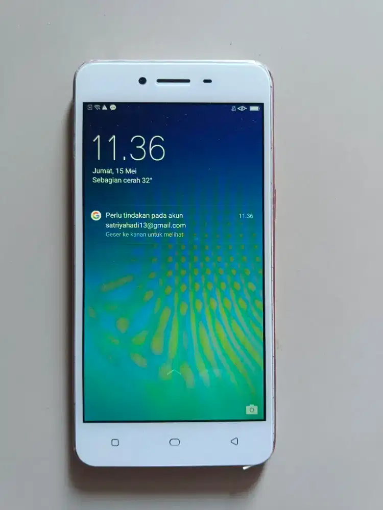 Oppo a37f. Ram 2 internal 16