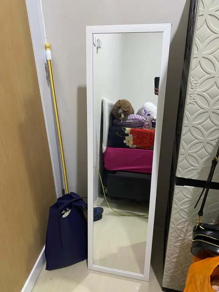 Kaca mirror standing