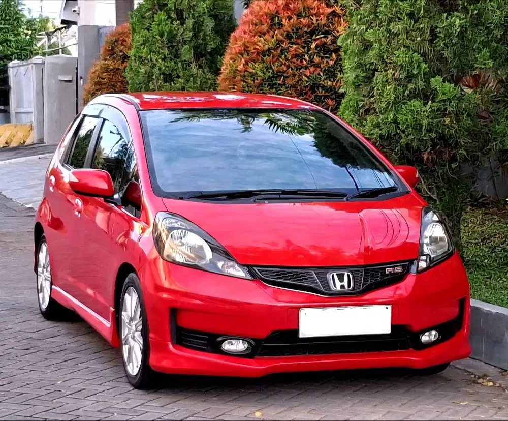 DIJUAL NEW HONDA JAZZ RS MATIC TAHUN 2013 WARNA MERAH