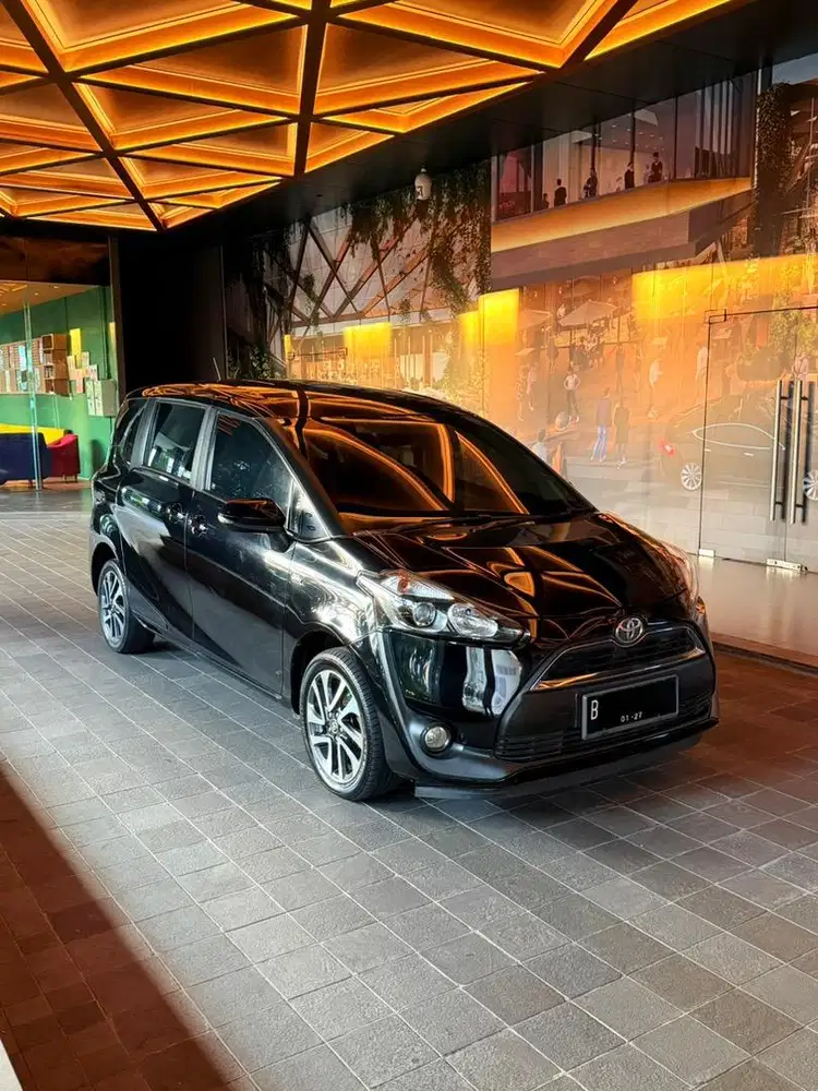 Toyota Sienta V 2017 AT