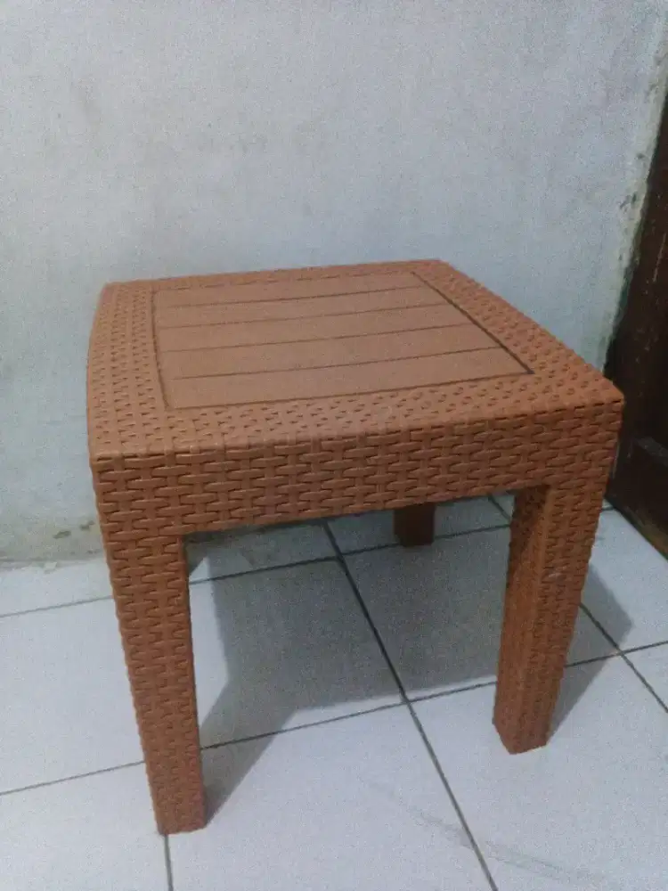 Jual Cepat Meja Plastik Model Kayu