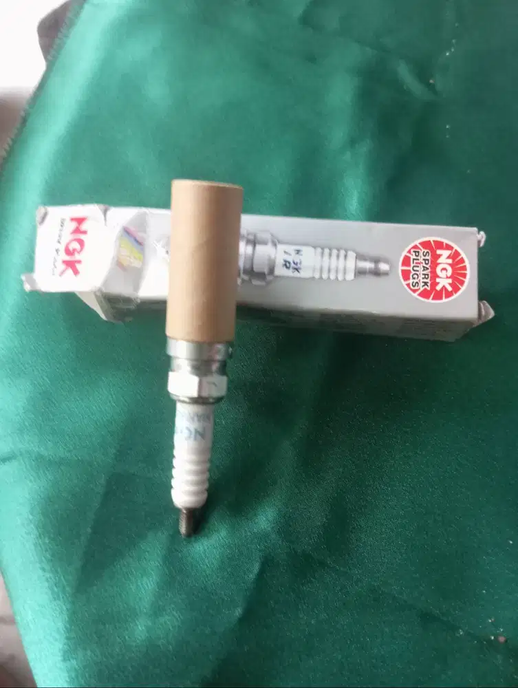 BUSI NGK LASER IRIDIUM/LMAR8BI-9/91909.