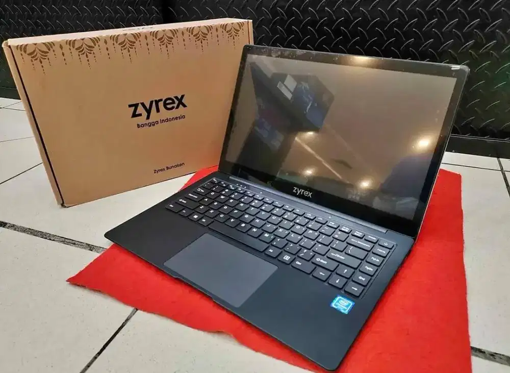 Laptop zyrex like new ssd 300gb