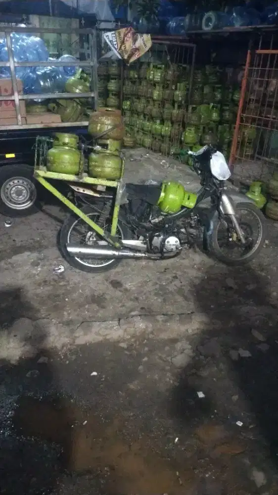 Dibutuhkan mekanik motor+ pengiriman galon pakai motor