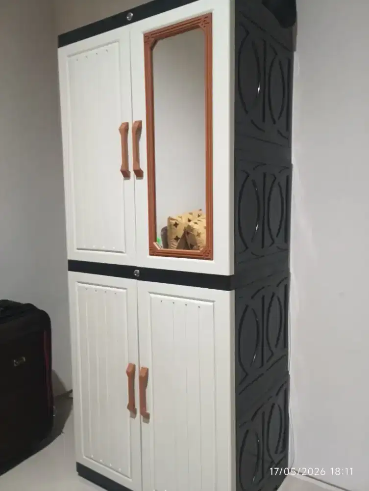 Lemari Plastik DENALI Jumbo 2 Pintu + Cermin, Kondisi Bagus.