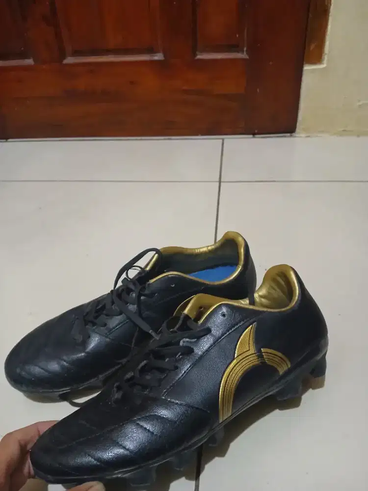 For sale sepatu bola ortus mirage FG black gold
