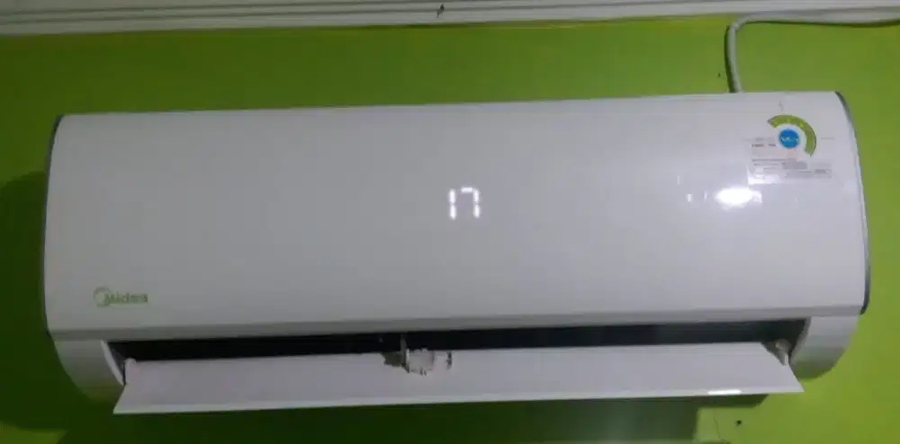AC Midea R32 hyper graffin like new