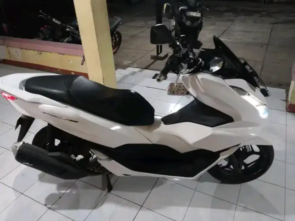 Honda PCX 160 abs putih