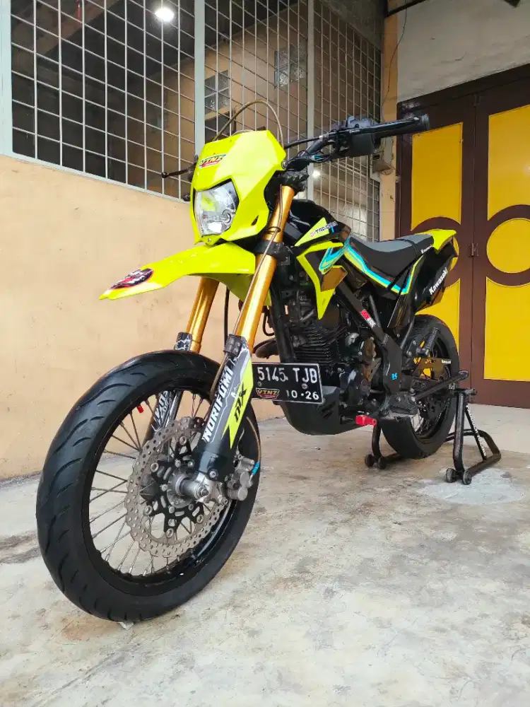 Kawasaki KLX / KLX 150 D-Tracker 2021, Green Premium Metalic, Mulus.