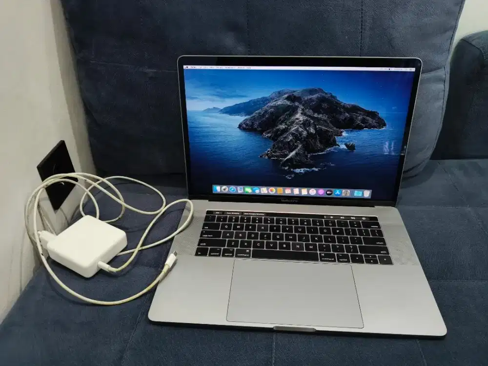 MacBook Pro 2017 15 Core i7 RAM 16GB SSD 256GB Touchbar