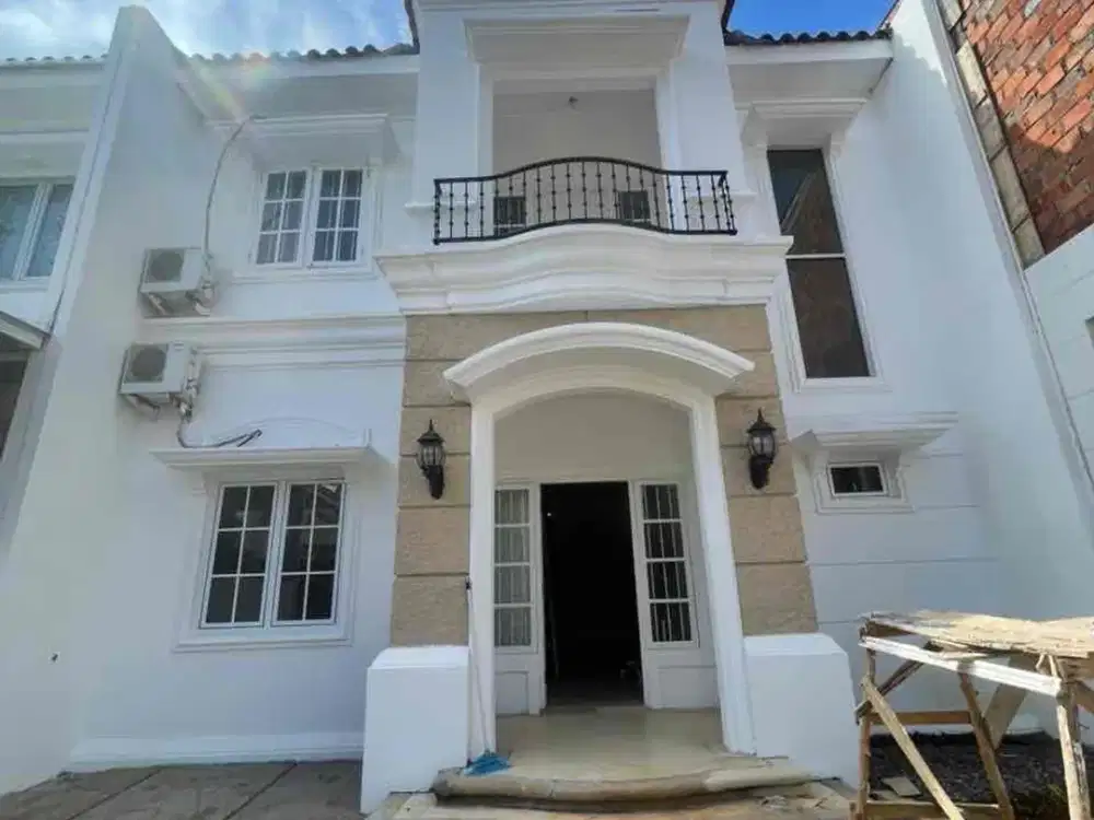 Dijual Rumah Mewah di Grand Garden celentang