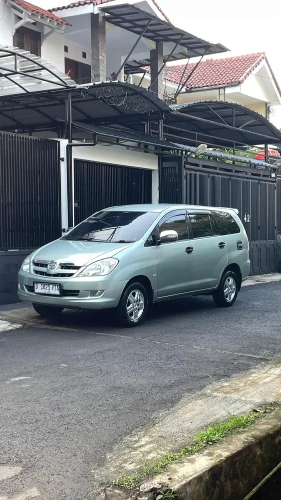 Toyota Kijang Innova 2005 Bensin
