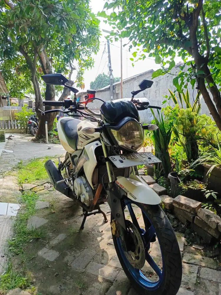 Vixion 2012 warna putih