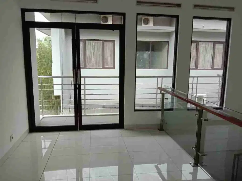 Jual Rumah Mewah Sudirman Townhouse Bandung – Kolam Renang, LT 195, Jarang Ada!