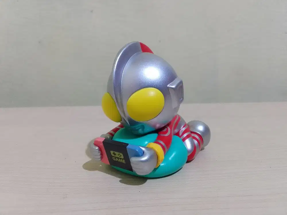52 toys blindbox ultraman happy hours