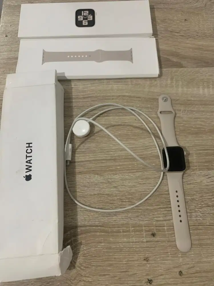 Apple watch se gen 2 40mm starlight fullset mulus