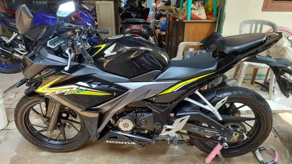 Honda CBR150R tahun 2016