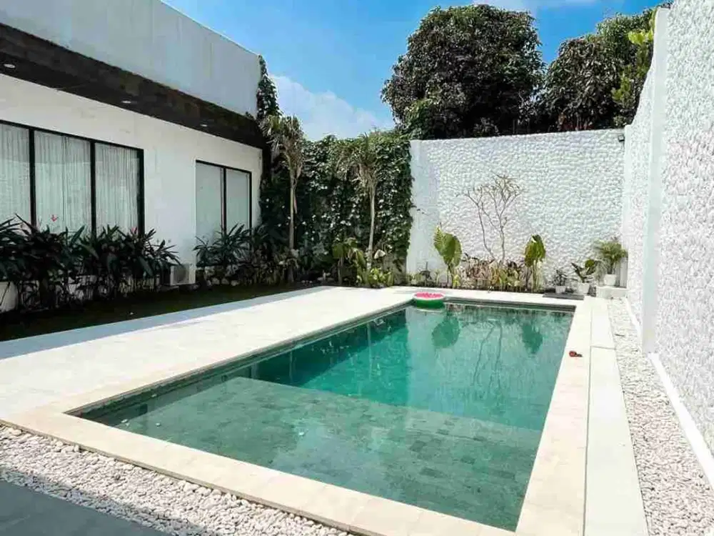 Rumah modern murah Ada kolam renang Lahan luas 885 m LB 500 semi furnished akses dekat tol burangkeng bekasi
