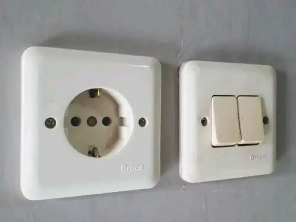 Tukang Listrik dan pipa air ledeng
