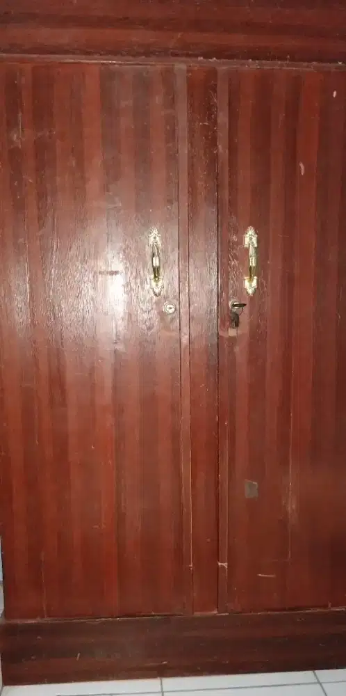 Lemari kayu kokoh awet banget ga mudah keropos, ringan nego sampe jadi