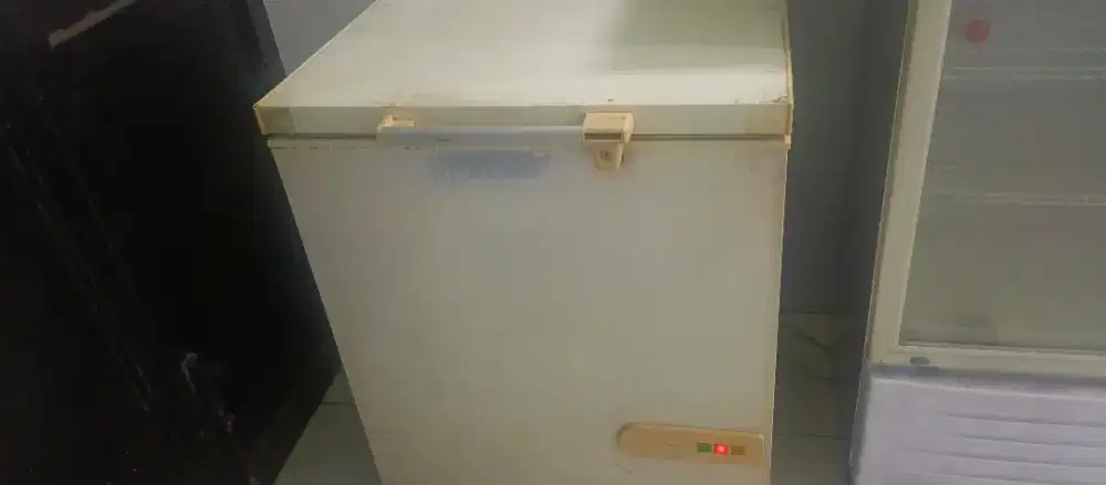 Unit freezer box dingin bagus bergaransi