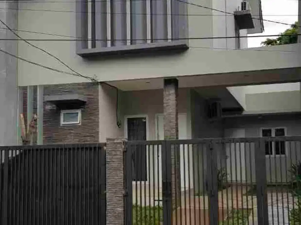 Disewakan Rumah minimalis terawat 2 lantai semi furnished di tebet timur jaksel