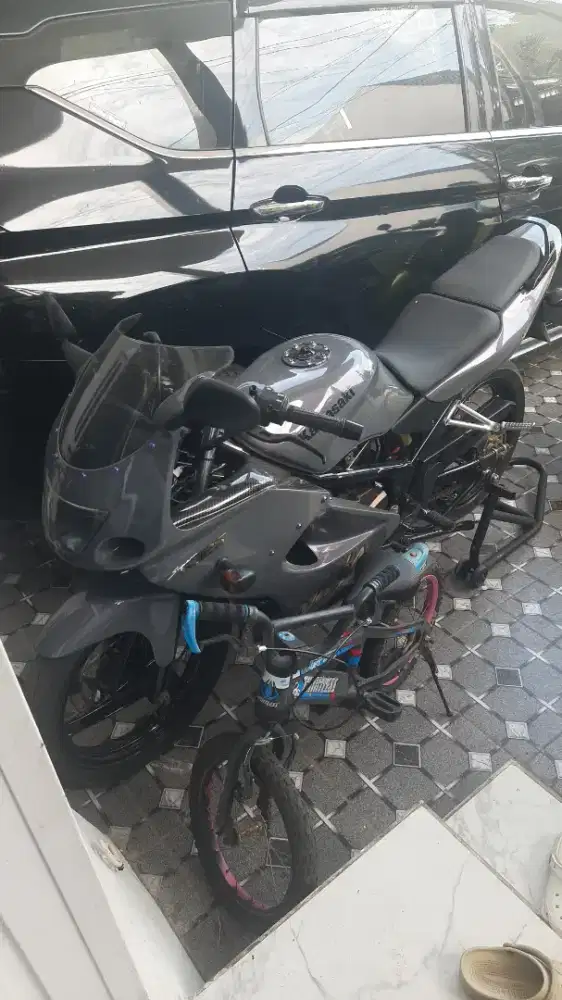 Dijual , ninja Rr 2014 abu2 metalik