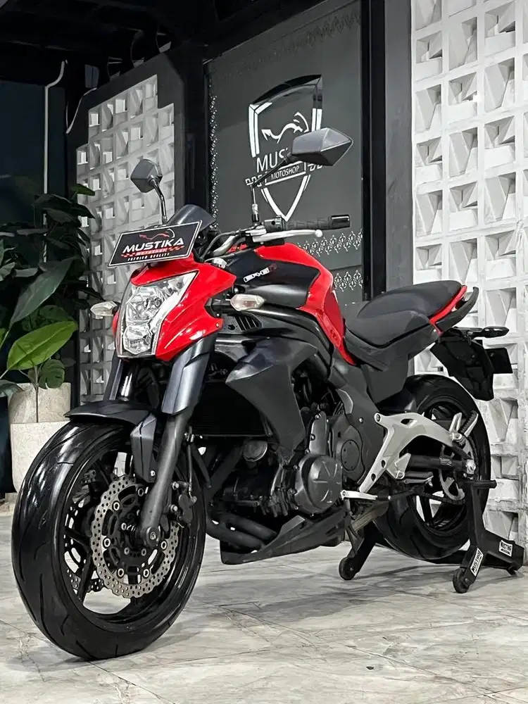 Moge kawasaki er6n