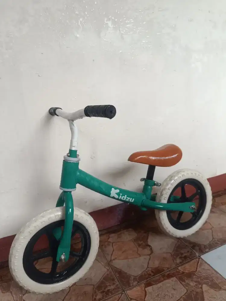 Sepeda Anak  Balance Bike Kidzu