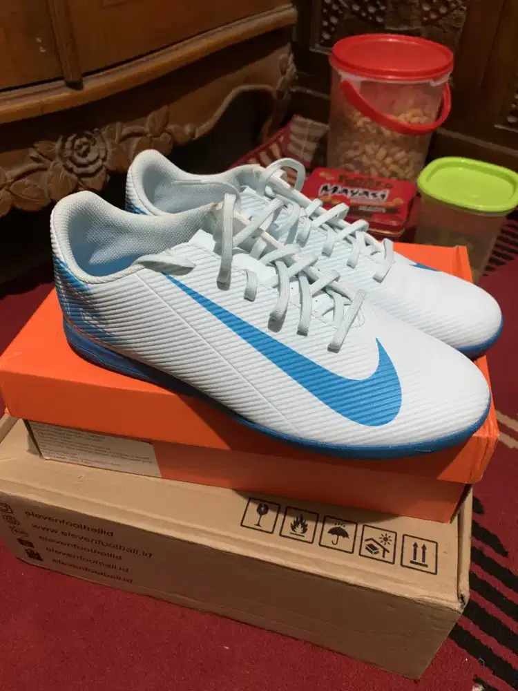 Sepatu futsal Nike Vapor 16 Club IC