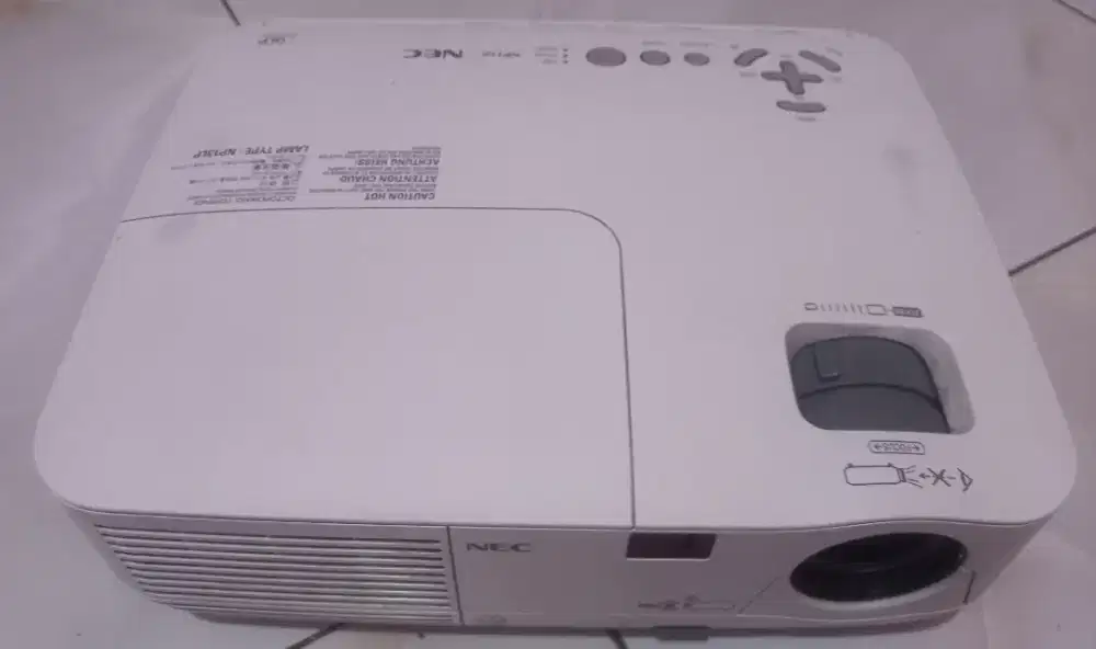 Jual proyektor NEC NP110 masih normal