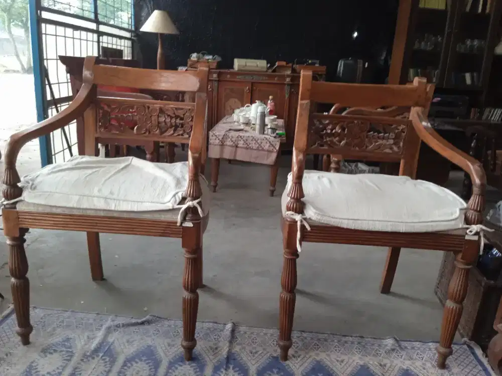Set Kursi Ukiran