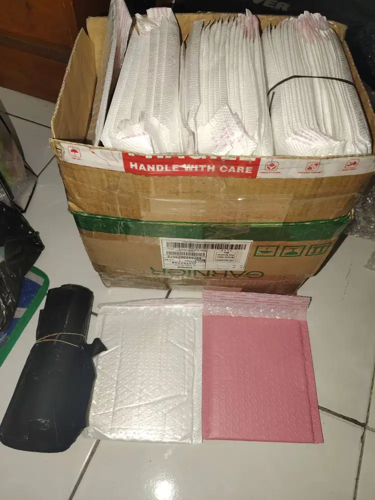 Amplop bubble 15x20cm / Kardus 15x15x15