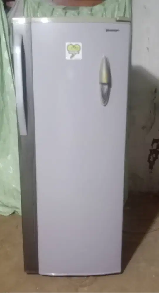 Kulkas 1 pintu SHARP JUMBO. Tingginya Setara Kulkas 2 Pintu. Mesin Ori