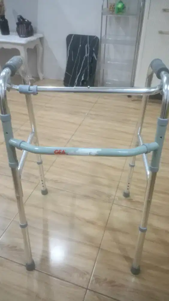 Dijual tongkat 4 kaki
