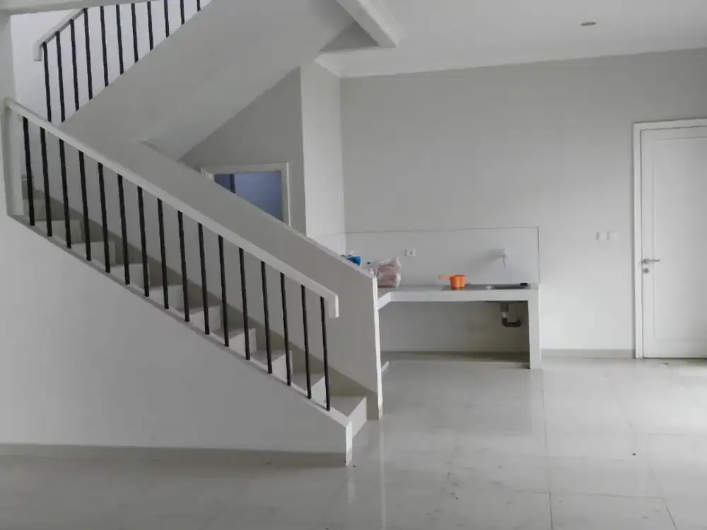 Dijual Rumah Suvarna Padi 12x25, 2 lantai, 4KT, Ready