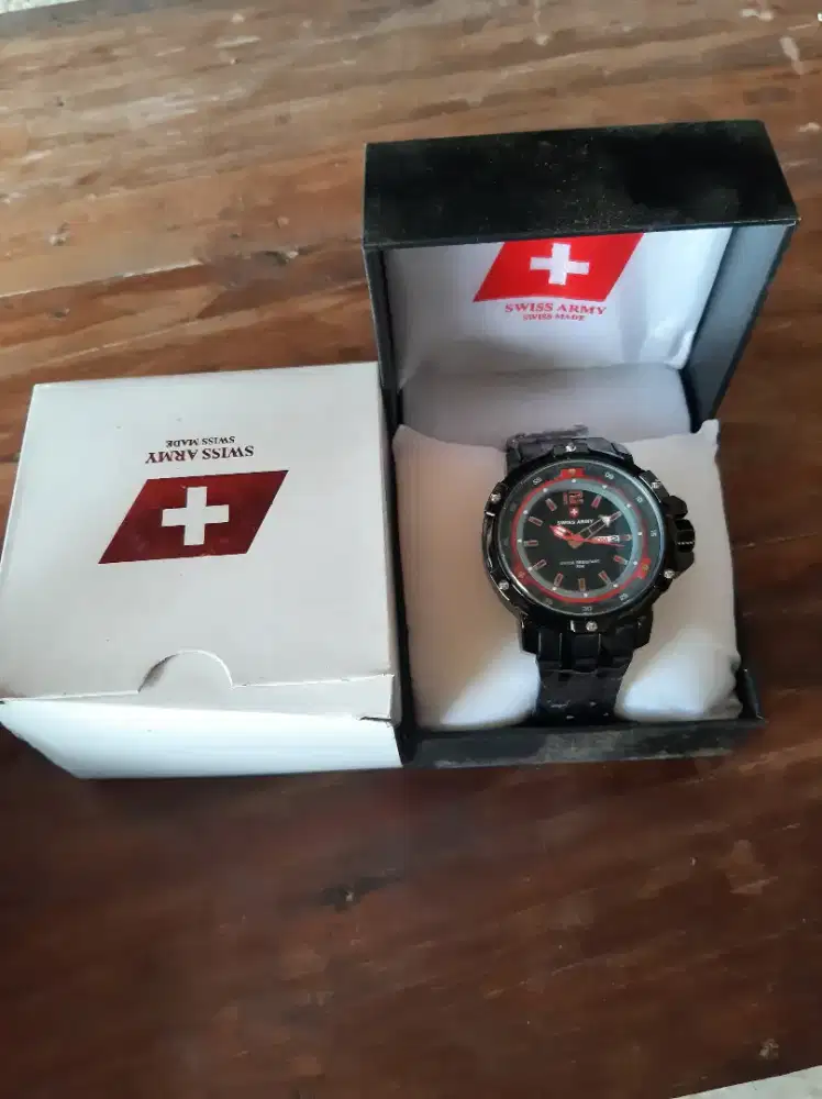 Jam tangan pria Swiss army