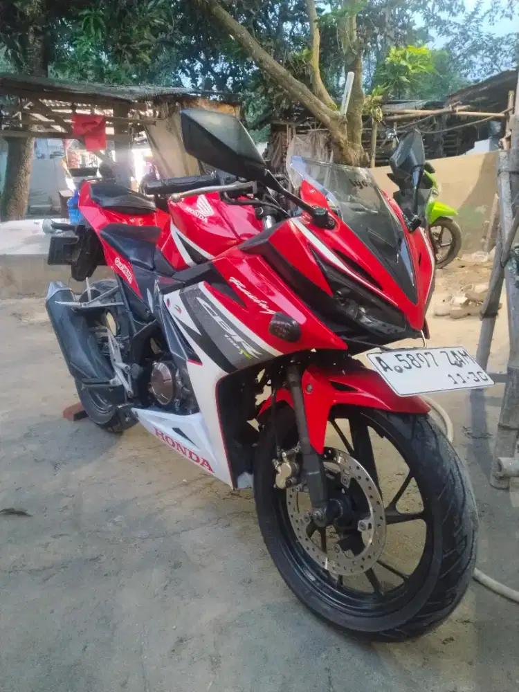 Jual honda cbr 2017 milik pribadi surat lengkap panjak on,kondisi ok