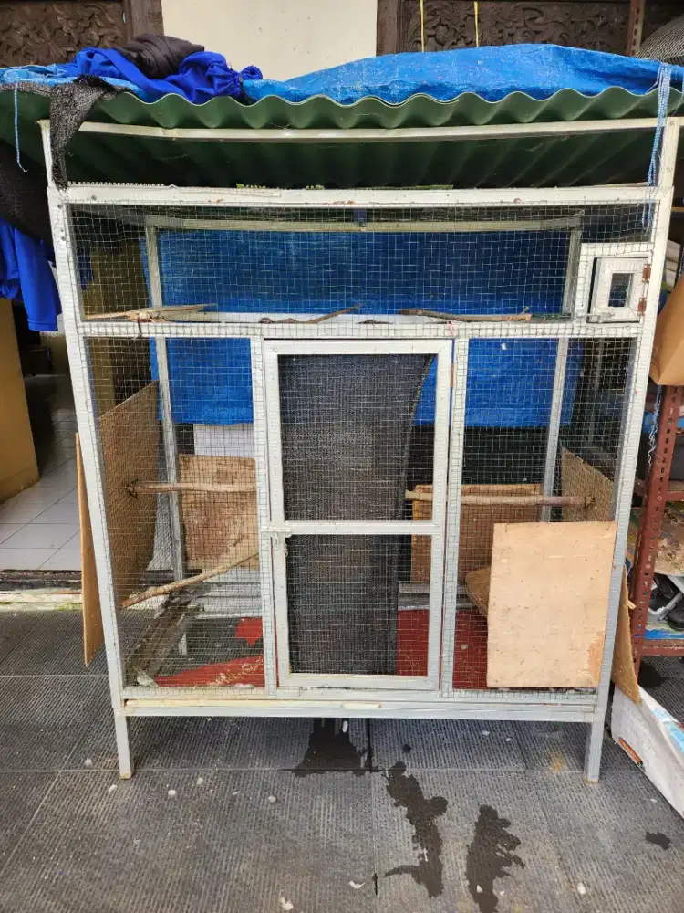 Kandang bekas burung