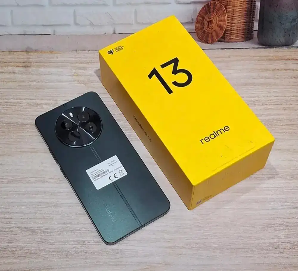 [BISA NEGO] Dijual REALME 13 RAM 8/256 Super Fresh Look New (Green)