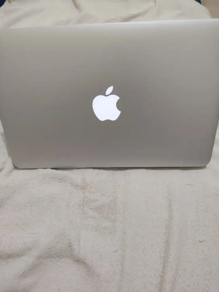 Macbook Air 11 inch 2015 Core i5 ram 4 GB SSD 120gb mulus no minus